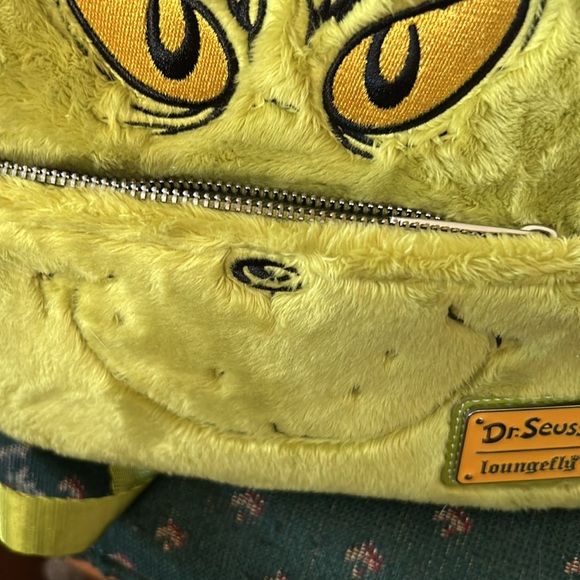 Dr. Seuss lounge fly push grinch Santa backpack 11 x 10 in great condition - Picture 8 of 11